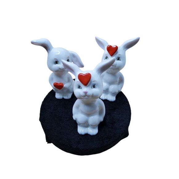 Vintage Schmid Bone China Bunny Figurines Set Of 3 With Red Hearts - Picture 1 of 6